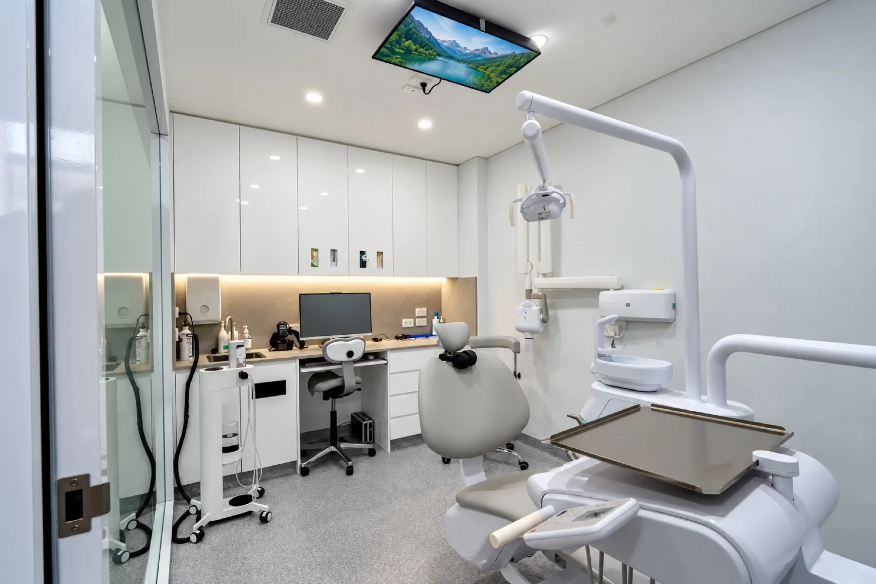 Treatment room at Hayat Dental