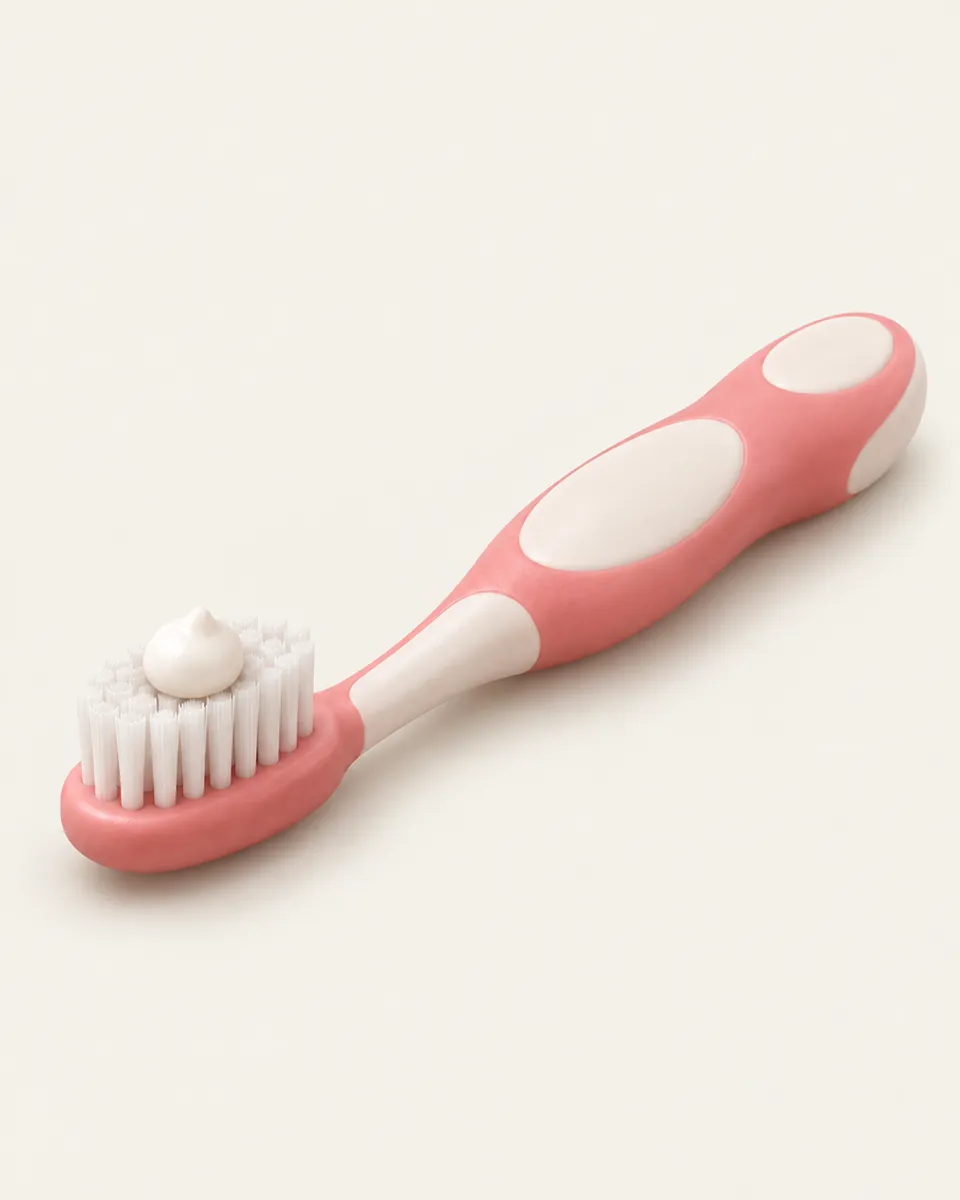 Illustration: small child’s toothbrush with a pea-sized amount of toothpaste